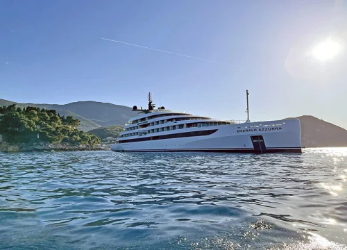 What Luxury Yacht Suites And Staterooms Do Emerald Cruises Offer At Sea?